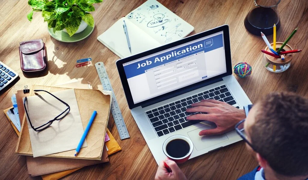 Tips for Job Hunting in the USA 2025 Guide for Graduates, Immigrants, and Career Changers