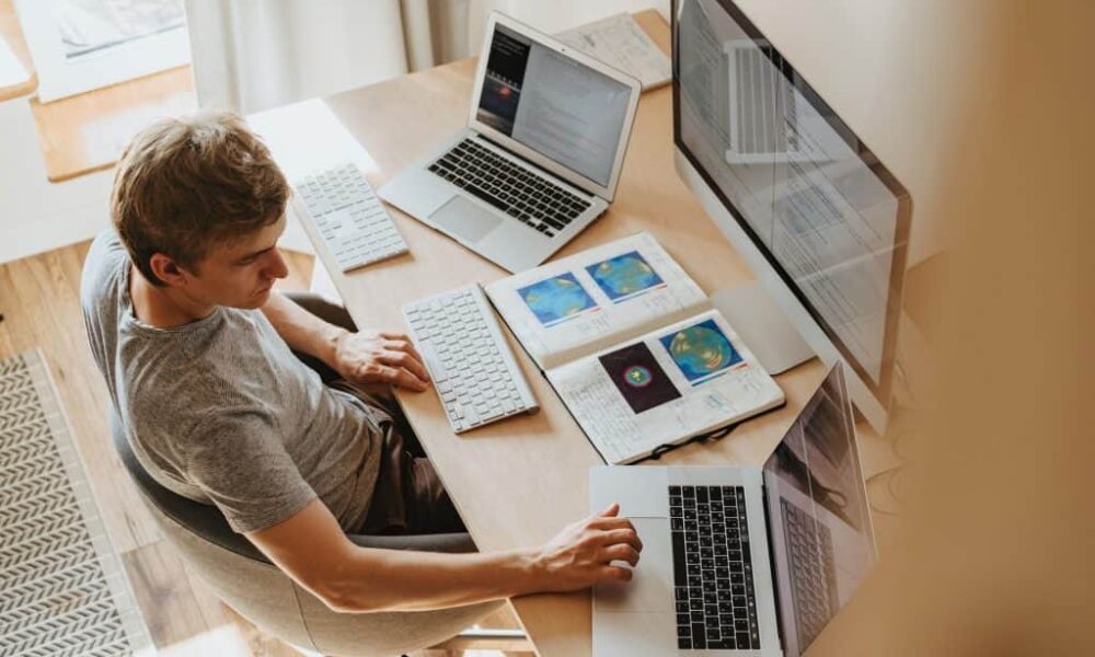 Strayer Laptop Guide 2025 Free Offers, Real Costs, and Required Specs