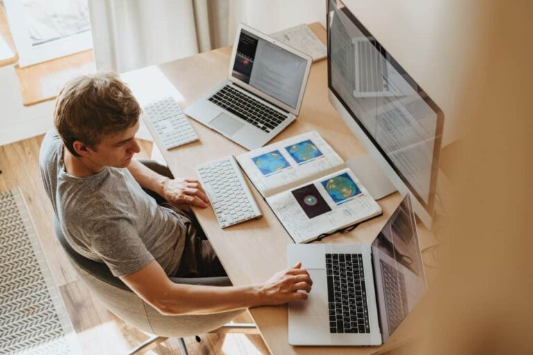 Strayer Laptop Guide 2025 Free Offers, Real Costs, and Required Specs