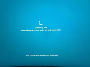 windows 11 update stuck at percentage screen